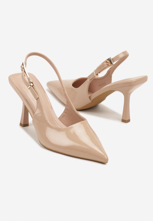 Renee - Ciemnobeżowe Sandały Lakierowane na Szpilce Vices Typu Slingback Tilazea. Zapięcie: sprzączka. Kolor: beżowy. Materiał: lakier. Obcas: na szpilce. Styl: elegancki, wizytowy
