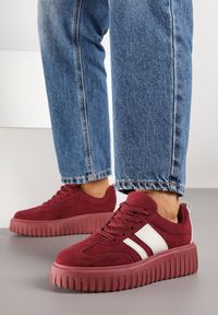 Renee - Bordowe Sneakersy na Tłoczonej Platformie z Paskami Rilasena. Okazja: na co dzień. Zapięcie: pasek. Kolor: czerwony. Wzór: paski. Obcas: na platformie