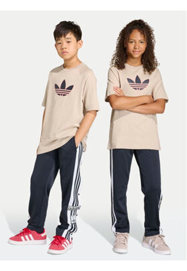 Adidas - adidas Spodnie dresowe Adibreak KD3989 Czarny Regular Fit. Kolor: czarny. Materiał: syntetyk