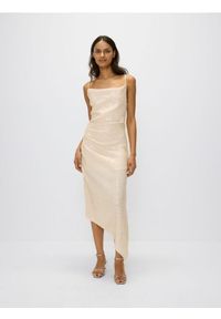 Reserved - Asymetryczna sukienka z cekinami - złamana biel. Typ sukienki: asymetryczne. Długość: midi