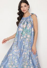 Born2be - Granatowa Satynowa Sukienka w Kwiaty z Ozdobnym Wiązaniem Fenasella. Okazja: na co dzień. Kolor: niebieski. Materiał: satyna. Wzór: kwiaty. Typ sukienki: proste. Styl: elegancki, casual, klasyczny, wizytowy #6