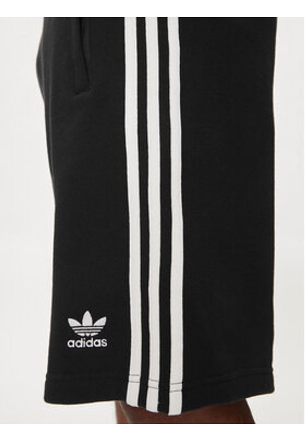 Adidas - adidas Szorty sportowe adicolor 3-Stripes IU2337 Czarny Regular Fit. Kolor: czarny. Materiał: bawełna. Styl: sportowy