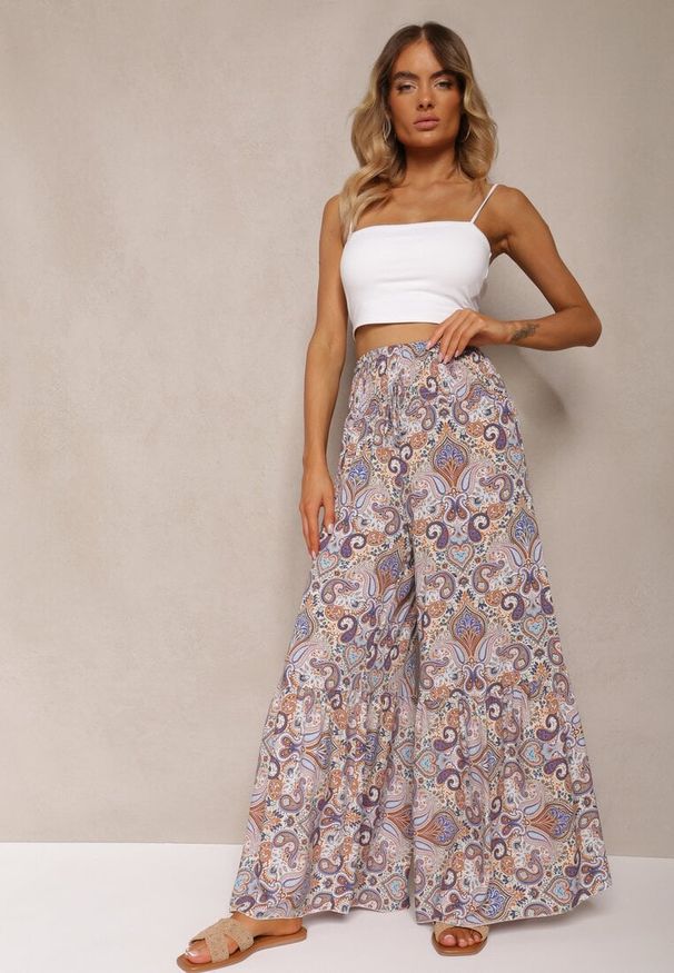 Renee - Jasnoniebieskie Spodnie z Rozszerzanymi Nogawkami z Wiskozy High Waist z Gumką w Talii Nasie. Stan: podwyższony. Kolor: niebieski. Materiał: wiskoza. Długość: długie. Styl: klasyczny, elegancki