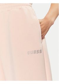 Guess Spodnie dresowe V4BB13 K7UW2 Różowy Regular Fit. Kolor: różowy. Materiał: wiskoza #5