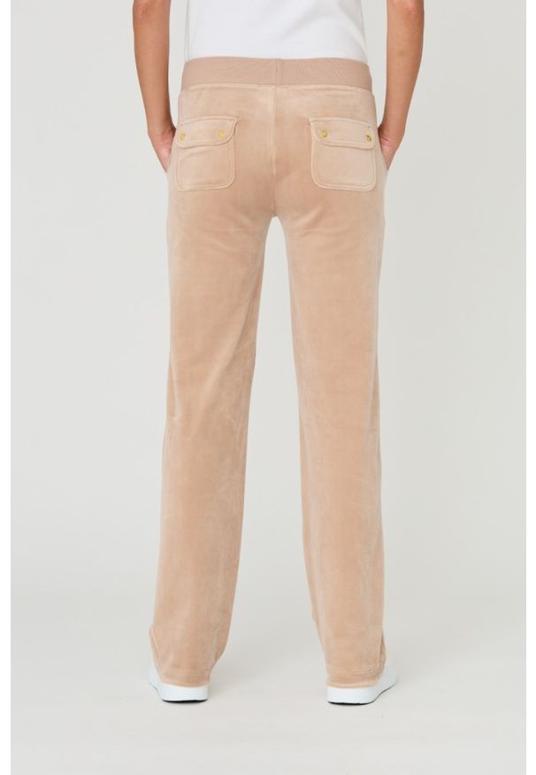 Juicy Couture - JUICY COUTURE Beżowe spodnie Del Ray. Kolor: beżowy. Materiał: poliester. Wzór: haft