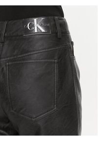 Calvin Klein Jeans Spodnie z imitacji skóry J20J222552 Czarny Straight Fit. Kolor: czarny. Materiał: skóra #2