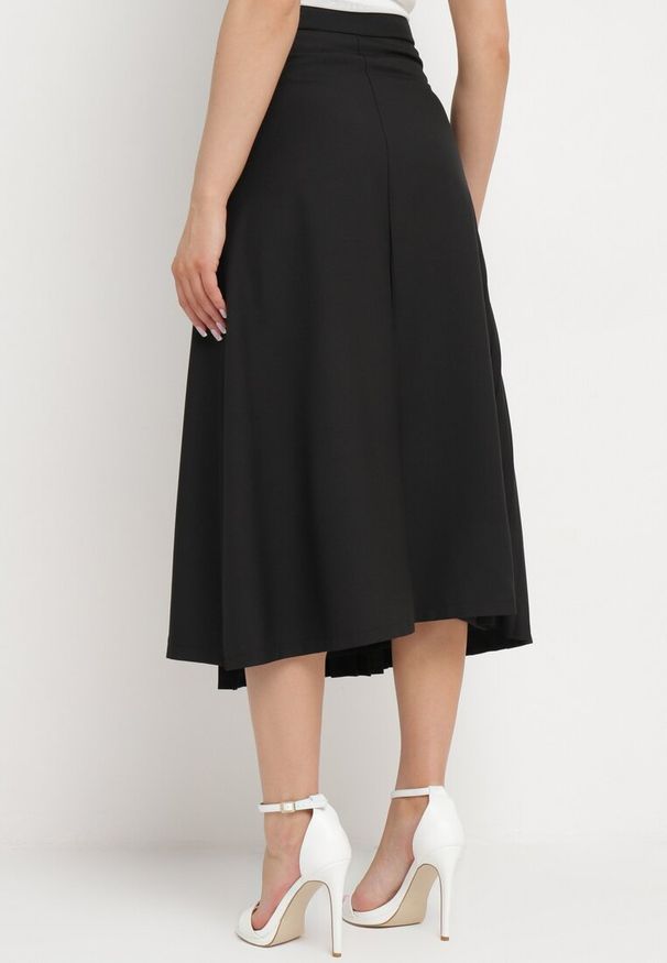 Born2be - Czarna Rozkloszowana Spódnica Midi Plisowana z Klamerką Faelannia. Kolor: czarny. Styl: elegancki