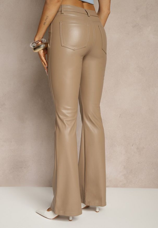Renee - Beżowe Spodnie Dzwony z Ekoskóry Jorellia. Kolor: beżowy. Materiał: skóra. Długość: długie. Styl: elegancki
