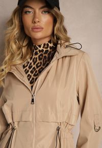 Renee - Beżowa Kurtka Parka z Odpinanym Kapturem i Troczkiem w Talii Labiana. Kolor: beżowy. Materiał: tkanina #5