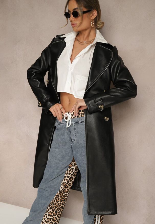 Renee - Czarny Płaszcz Trencz z Ekoskóry o Dwurzędowym Kroju z Paskiem Nilianis. Okazja: na co dzień. Kolor: czarny. Materiał: bawełna, wiskoza, jeans. Styl: casual, elegancki