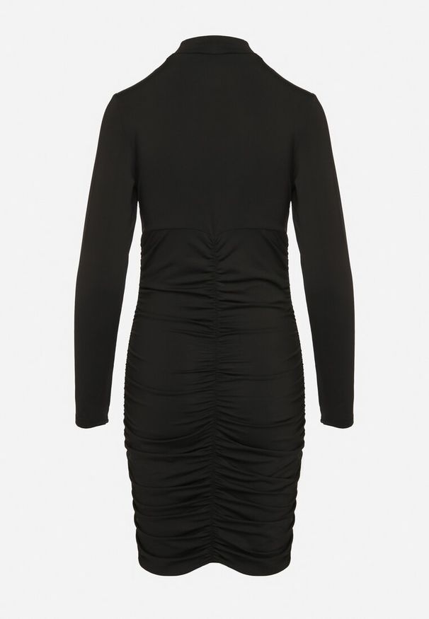 Born2be - Czarna Sukienka Dopasowana z Marszczeniami i Wycięciem na Dekolcie Zaivina. Kolor: czarny. Materiał: wiskoza. Typ sukienki: proste. Styl: klasyczny, wizytowy