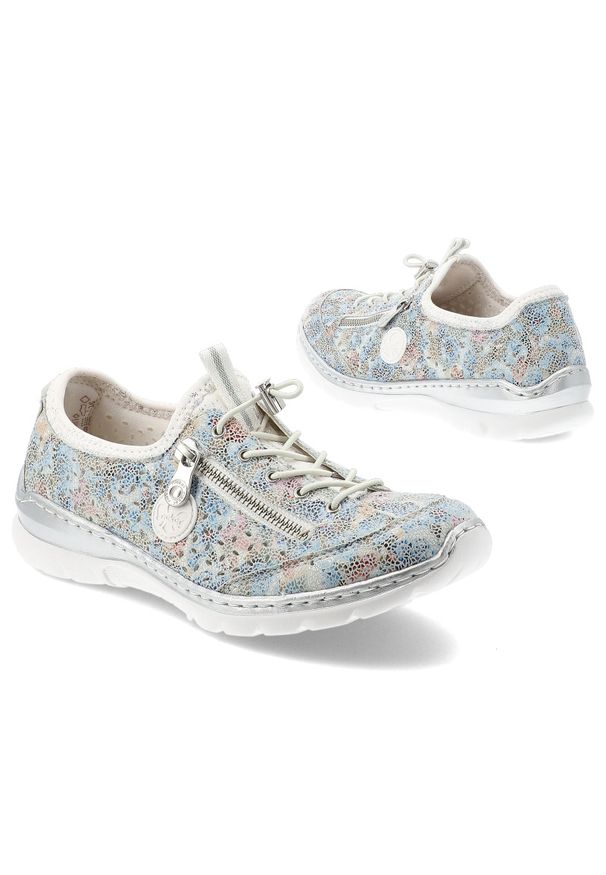 Półbuty damskie Rieker, cholewka materiałowa z nadrukiem kwiatowym wsuwane na płaskiej podeszwie, multikolor, L3252-91. Zapięcie: bez zapięcia. Kolor: wielokolorowy. Materiał: materiał. Szerokość cholewki: normalna. Wzór: nadruk, kwiaty. Obcas: na płaskiej podeszwie