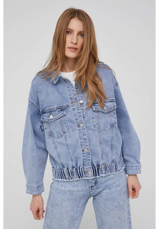 Answear Lab kurtka jeansowa damska przejściowa oversize. Kolor: niebieski. Materiał: jeans. Styl: wakacyjny