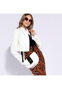 Wittchen - Damska listonoszka z ekoskóry croco biała. Kolor: biały. Wzór: aplikacja, haft, gładki. Dodatki: z haftem. Materiał: skórzane. Rozmiar: małe. Styl: klasyczny, elegancki #2