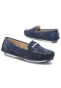 Mokasyny damskie S.Barski, cholewka ze skóry naturalnej zamszowej wsuwany fason z ozdobnym paskiem, granatowe, LR61-7029. Zapięcie: pasek. Kolor: niebieski. Materiał: skóra, zamsz. Szerokość cholewki: normalna #6