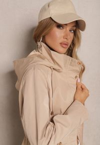 Renee - Beżowa Kurtka o Kroju Parki z Odpinanym Kapturem i Ściągaczem Elanorian. Okazja: na co dzień, na spacer. Kolor: beżowy. Materiał: jeans. Styl: casual, elegancki #3