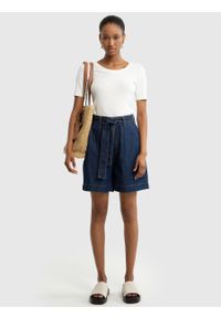 Big-Star - Koszulka damska o kroju slim w prążki biała Astera 100. Kolor: biały. Materiał: jeans, dzianina, prążkowany. Długość rękawa: krótki rękaw. Długość: krótkie. Wzór: prążki. Styl: klasyczny, elegancki #1