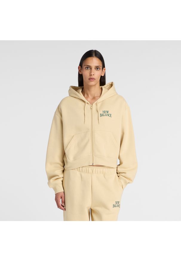 Bluza damska New Balance WJ61W2EEABC – żółta. Okazja: na co dzień. Typ kołnierza: kaptur. Kolor: żółty. Materiał: poliester, bawełna, materiał, dresówka. Wzór: napisy. Styl: casual, klasyczny