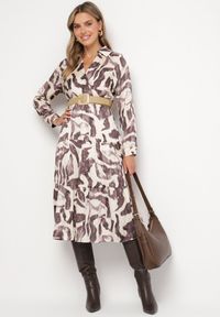 Born2be - Beżowo-Brązowa Kopertowa Sukienka w Abstrakcyjny Wzór z Gumką w Talii i Paskiem Zinnitaria. Okazja: na co dzień. Kolor: beżowy. Materiał: jeans. Typ sukienki: kopertowe. Styl: casual, klasyczny #6