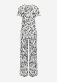 Born2be - Biało-Czarny Kombinezon w Kwiaty z Krótkim Rękawem i Dekoltem w Serek z Długimi Nogawkami Nestaanne. Okazja: na co dzień. Kolor: biały. Materiał: jeans. Długość rękawa: krótki rękaw. Długość: krótkie. Wzór: kwiaty. Styl: wizytowy, casual, elegancki #3