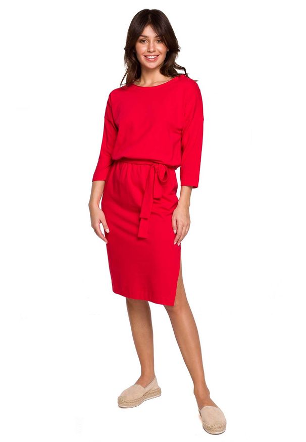MOE - Dzianinowa Sukienka z Paskiem - Czerwona. Kolor: czerwony. Materiał: dzianina