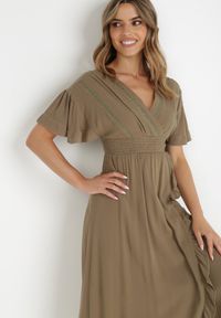 Born2be - Ciemnozielona Sukienka z Wiskozy Aeraste. Kolor: zielony. Materiał: wiskoza. Wzór: aplikacja. Typ sukienki: kopertowe, asymetryczne. Długość: maxi #4