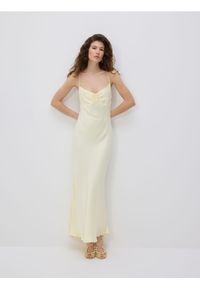 Reserved - Satynowa sukienka maxi - jasnożółty. Kolor: żółty. Materiał: satyna. Długość: maxi #1