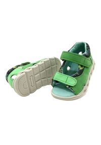 Sandałki na rzepy Mazurek 1363 Zielony zielone. Nosek buta: otwarty. Zapięcie: rzepy. Kolor: zielony. Materiał: skóra. Wzór: jednolity, paski