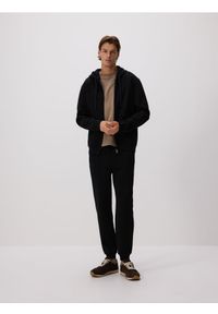 Reserved - Bluza regular z kapturem - czarny. Typ kołnierza: kaptur. Kolor: czarny. Materiał: dzianina, bawełna
