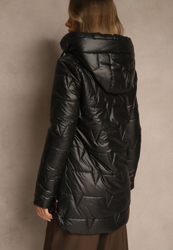 Renee - Czarna Przejściowa Kurtka z Pikowanymi Przeszyciami Kapturem i Suwakami Taranessa. Okazja: na imprezę, na co dzień. Kolor: czarny. Materiał: jeans, dzianina. Styl: elegancki, casual, klasyczny