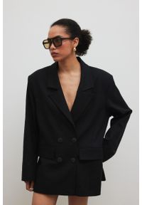 Marsala - Marynarka z marszczeniem w kolorze TOTALLY BLACK - ROCHELLE-S/M. Materiał: tkanina, bawełna, elastan, poliester, len, jeans, wiskoza. Sezon: lato. Styl: elegancki, klasyczny