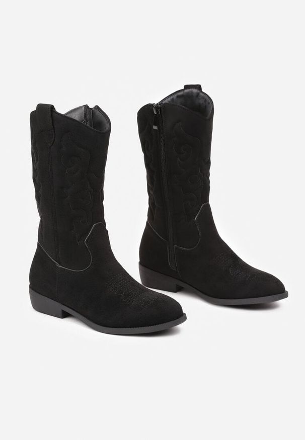 Born2be - Czarne Kozaki Kowbojki na Płaskiej Podeszwie Ozdobione Tłoczeniem Niathalie. Okazja: na uczelnię. Kolor: czarny. Materiał: jeans. Wzór: aplikacja. Styl: klasyczny, młodzieżowy