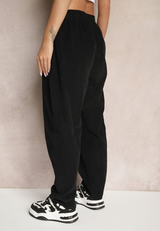 Renee - Czarne Bawełniane Spodnie High Waist w Klasycznym Stylu Arivora. Okazja: na co dzień. Stan: podwyższony. Kolor: czarny. Materiał: bawełna. Styl: klasyczny