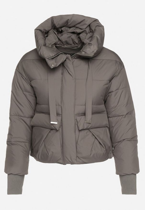 Born2be - Szara Pikowana Krótka Kurtka z Nieodpinanym Kapturem i Ozdobnymi Tasiemkami Mevannia. Okazja: na co dzień. Kolor: szary. Materiał: jeans. Długość: krótkie. Styl: casual