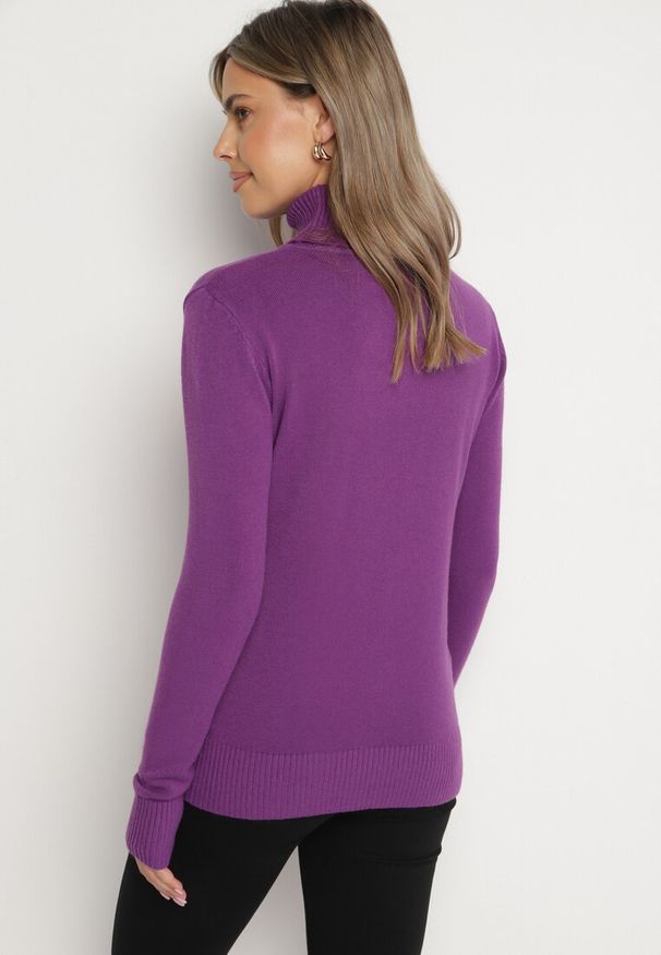 Born2be - Ciemnofioletowy Sweter z Golfem z Domieszką Kaszmiru i Wiskozy Zaisma. Okazja: na co dzień. Typ kołnierza: golf. Kolor: fioletowy. Materiał: wiskoza, kaszmir. Długość rękawa: długi rękaw. Długość: długie. Styl: casual, elegancki