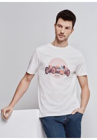 Ochnik - Kremowy T-shirt męski z nadrukiem. Kolor: biały. Materiał: bawełna. Wzór: nadruk #1