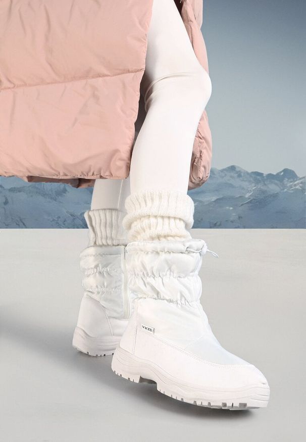 Born2be - Białe Śniegowce Pikowane Lynnhurst. Zapięcie: zamek. Kolor: biały. Materiał: futro, materiał, dzianina, puch. Szerokość cholewki: normalna. Sezon: zima. Obcas: na obcasie. Styl: elegancki, wizytowy