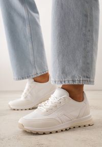 Born2be - Białe Sneakersy Sznurowane Yerotte. Wysokość cholewki: przed kostkę. Kolor: biały. Materiał: materiał. Szerokość cholewki: normalna. Obcas: na płaskiej podeszwie #1