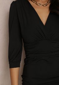 Renee - Czarna Sukienka Nemynome. Kolor: czarny. Materiał: dzianina. Wzór: gładki. Typ sukienki: kopertowe. Styl: glamour. Długość: mini