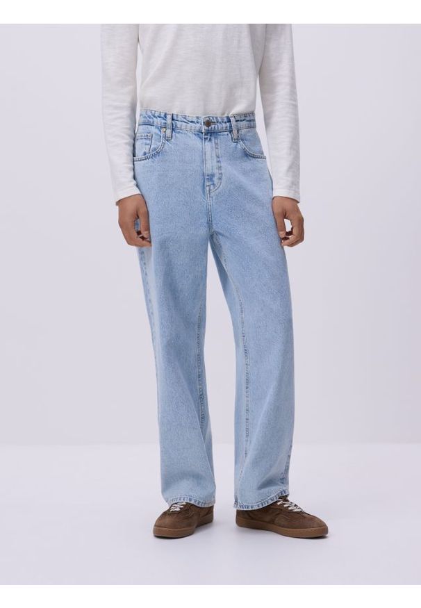 Reserved - Jeansy loose z efektem sprania - niebieski. Kolor: niebieski