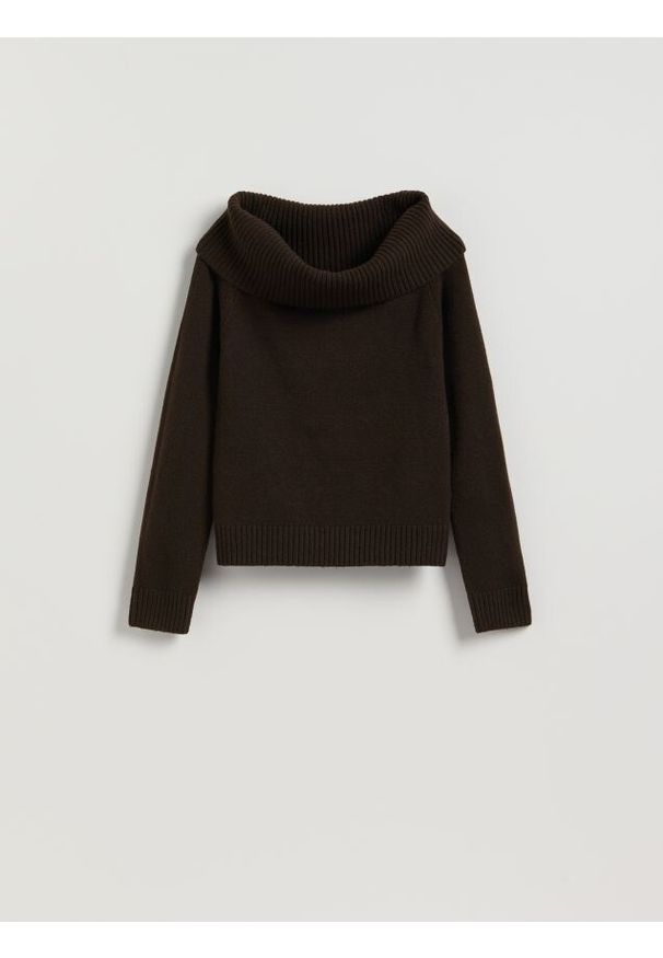 Reserved - Sweter z wykładanym golfem - brązowy. Typ kołnierza: golf. Kolor: brązowy. Materiał: dzianina, wełna