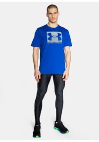 Koszulka Under Armour Boxed Sportstyle (1329581-400). Kolor: niebieski. Materiał: materiał, poliester, bawełna. Sport: fitness