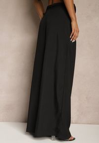 Renee - Czarne Spodnie o Szerokim Kroju High Waist z Kwiatem 3D Firalisse. Okazja: na co dzień. Stan: podwyższony. Kolor: czarny. Wzór: kwiaty. Styl: klasyczny, elegancki, casual