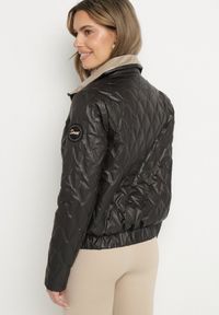 Born2be - Czarna Kurtka z Pikowanymi Przeszyciami i Elastyczną Gumką w Pasie Relriva. Okazja: na co dzień. Kolor: czarny. Materiał: jeans. Styl: casual, elegancki #8