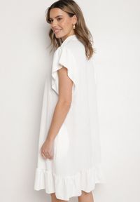 Born2be - Biała Sukienka Koszulowa z Guzikami i Falbankami Tenalena. Okazja: na co dzień. Typ kołnierza: kołnierz z falbankami. Kolor: biały. Typ sukienki: koszulowe. Styl: sportowy, casual, elegancki #5