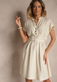 Renee - Beżowa Rozkloszowana Sukienka z Wiskozy z Paskiem Zapinana na Napy Seporine. Okazja: na co dzień. Typ kołnierza: dekolt w serek. Kolor: beżowy. Materiał: wiskoza. Styl: klasyczny, elegancki, casual #5