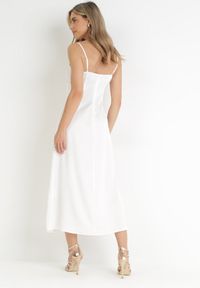Born2be - Biała Sukienka Maxi na Ramiączkach z Głębokim Dekoltem Issabelle. Kolor: biały. Długość rękawa: na ramiączkach. Typ sukienki: kopertowe. Długość: maxi #3