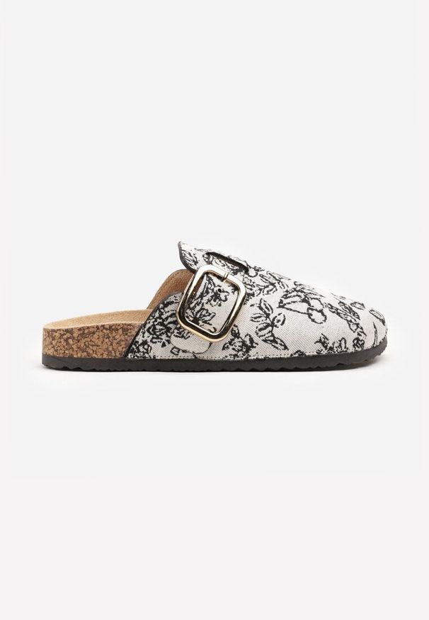 Born2be - Czarne Kwiatowe Płaskie Klapki w Stylu Chodaków z Klamrą Fonelis. Okazja: na co dzień. Kolor: czarny. Materiał: jeans. Wzór: kwiaty. Sezon: wiosna, lato. Obcas: na płaskiej podeszwie. Styl: klasyczny, casual, elegancki