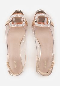 Born2be - Szampańskie Transparentne Sandały VICES na Obcasie z Klamerką z Cyrkoniami na Nosku Penriane. Okazja: na co dzień. Kolor: złoty. Materiał: jeans, satyna. Wzór: aplikacja. Obcas: na obcasie. Styl: glamour, casual, elegancki. Wysokość obcasa: średni #9