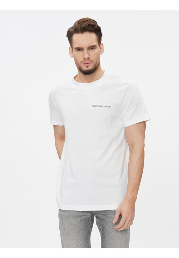 Calvin Klein Jeans T-Shirt J30J323993 Biały Regular Fit. Kolor: biały. Materiał: bawełna